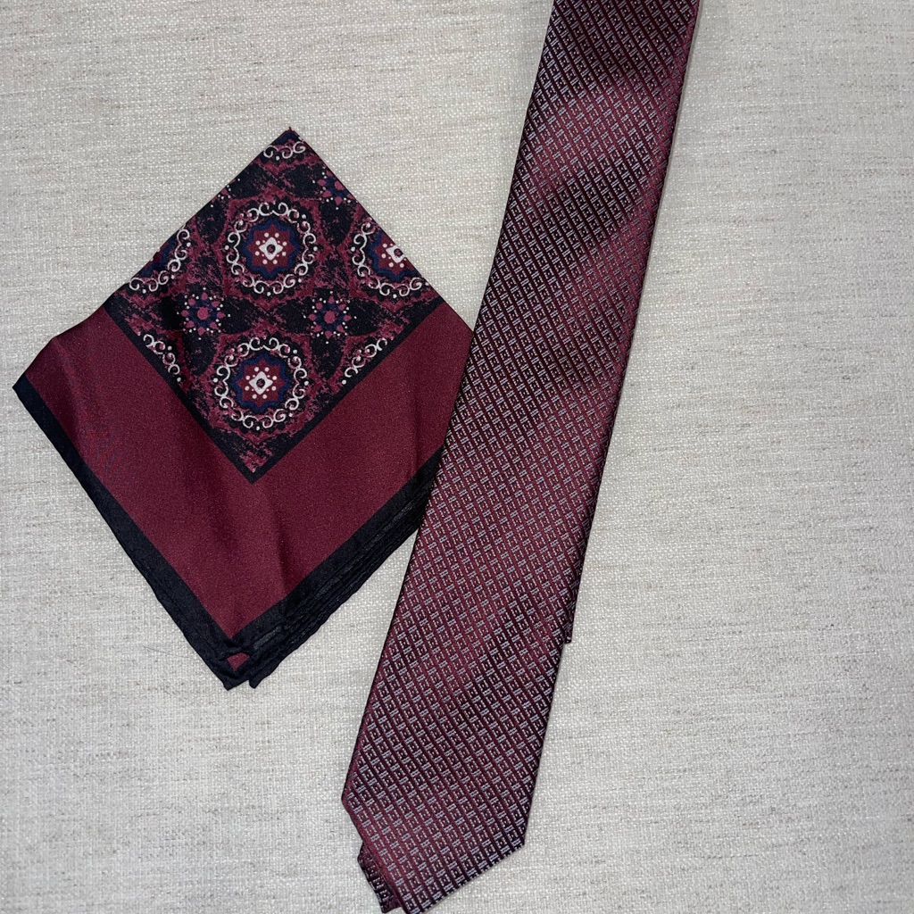 Brand New Mens Wearhouse Burgundy Tie And Pocket Square Set